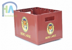 Két bia nhựa Biere Larue